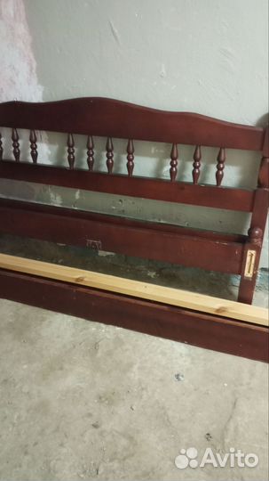 Кровать деревянная