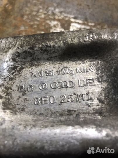 Кулак поворотный цапфа ауди а4б6 A4 B6 8E