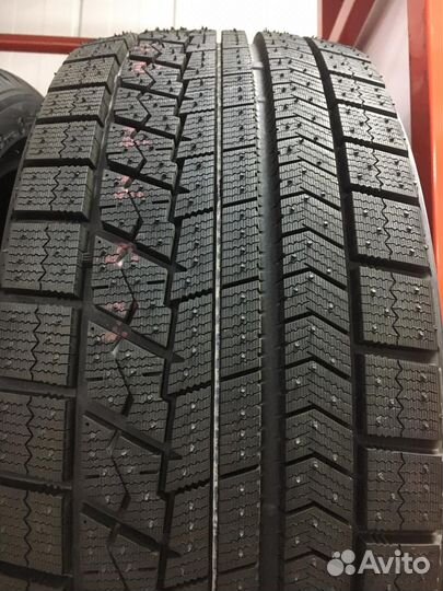 Bridgestone Blizzak VRX 225/60 R17