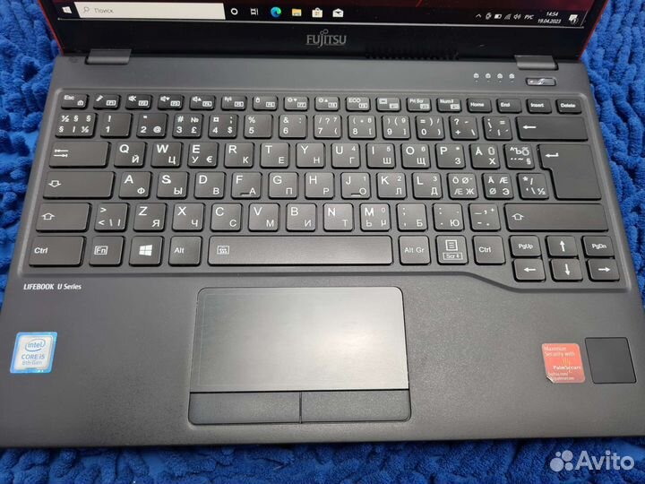 Ноутбук Fujitsu LifeBook U939 i5 16/256 красный