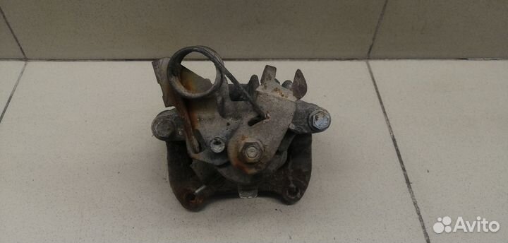 Суппорт задний правый Passat B5 2000-2005