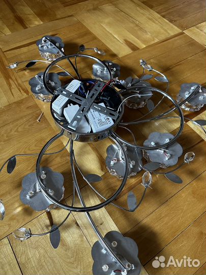 Люстра новая