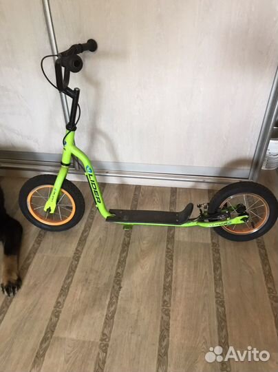 Самокат с ручным тормозом