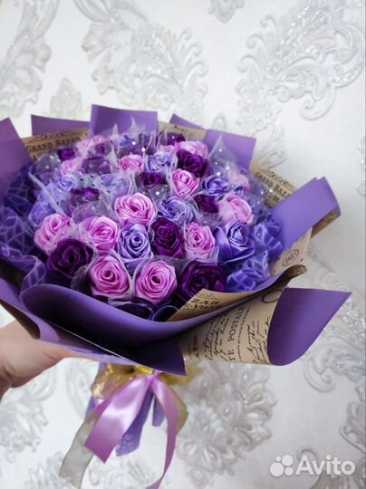 Букет из атласных роз
