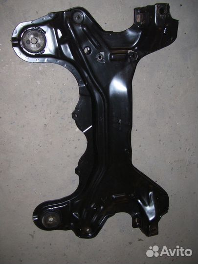 Шкода октавия балка подмоторная