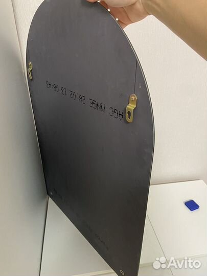 Зеркало в ванную с полочкой