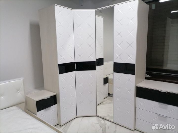 Тумба прикроватная