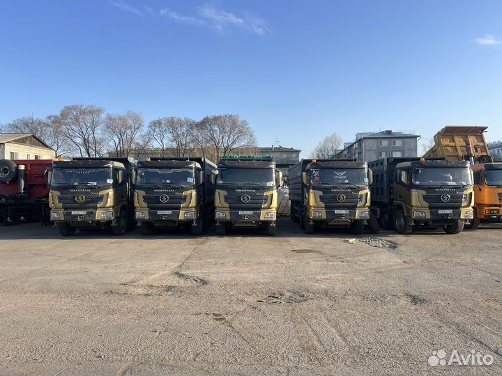 Водитель самосвала