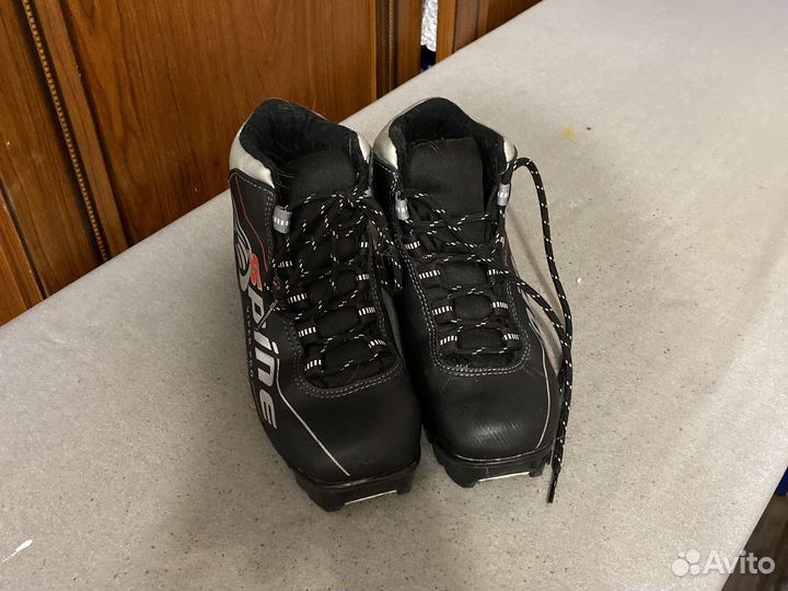 Лыжные ботинки 35