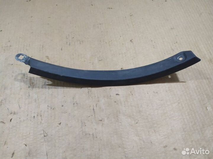 Накладка арки колеса задняя правая Toyota Land