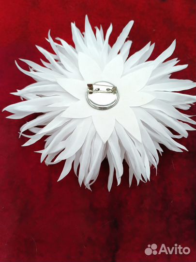 Брошь цветок из шелка