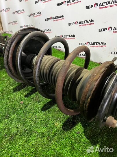 Амортизатор передний правый для Toyota Corolla