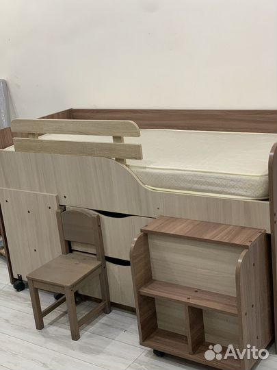 Детская кроватка трансформер +матрас +стол+стул