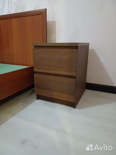 Тумба прикроватная