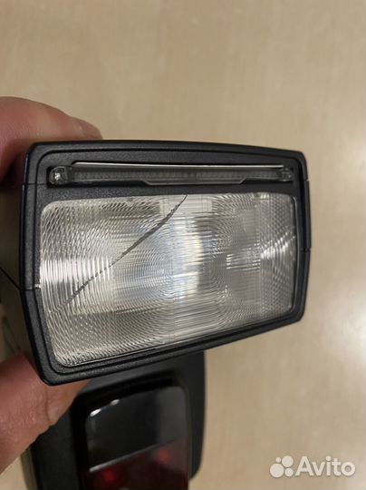 Вспышка YN568EX2 (на запчасти или под ремонт)