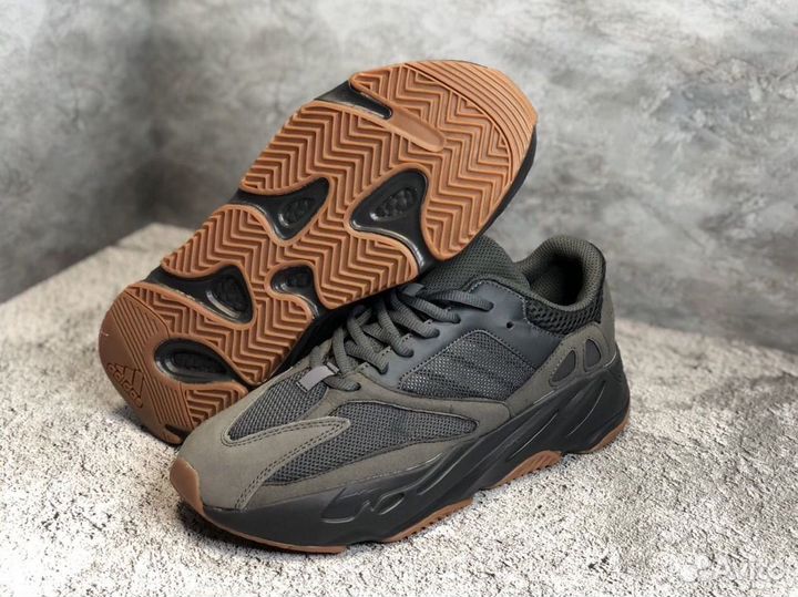 Кроссовки adidas yeezy boost 700 весна