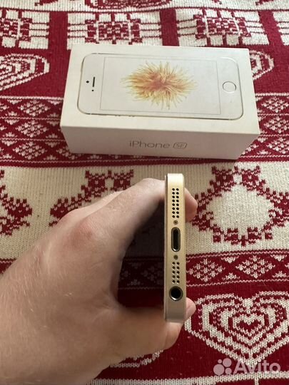 iPhone SE 32 Gold Отличный