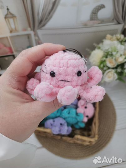 Вязаная игрушка (Брелок) осьминожка