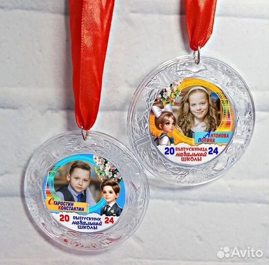 Медали выпускникам