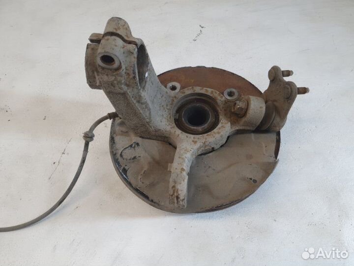 Поворотный кулак передний левый Volkswagen Polo 5