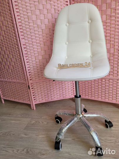 Стул мастера на колёсиках