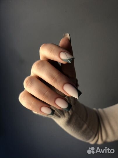 Модель на маникюр