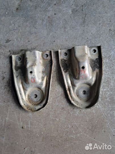 Кронштейн передний Audi A6 C6