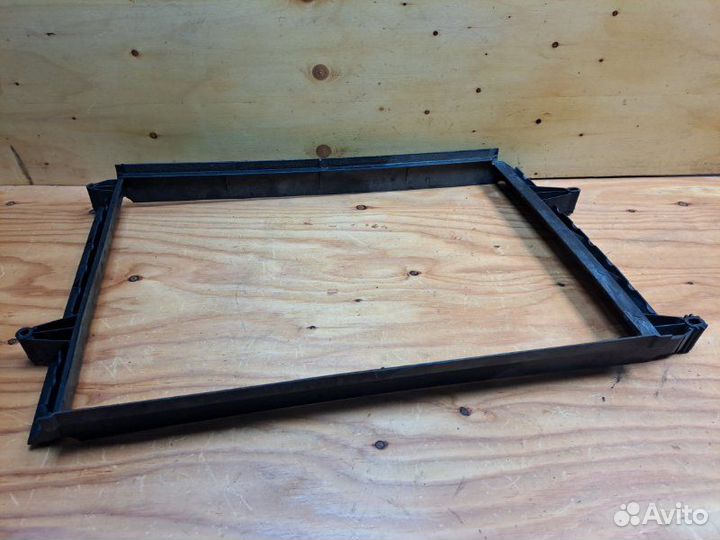 Рамка радиатора volvo S60