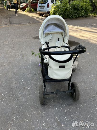 Коляска 2 в 1 эко кожа в молочном цвете