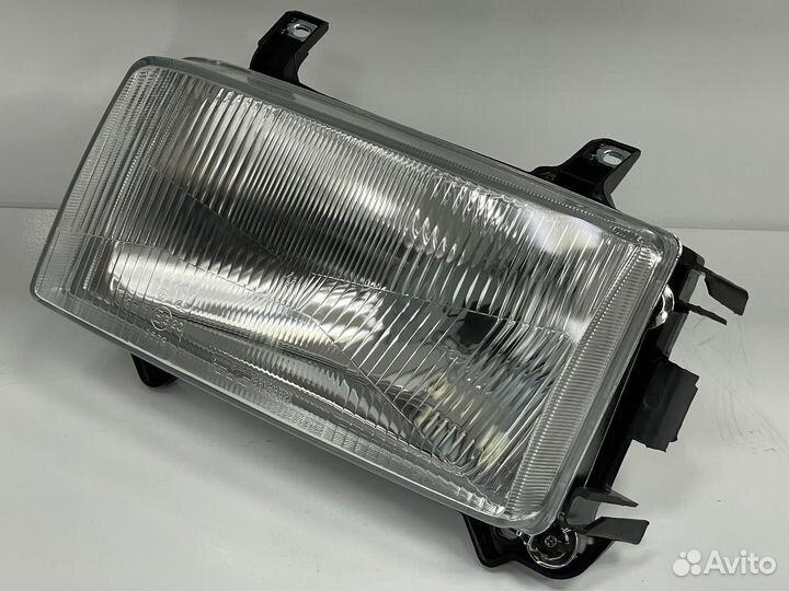 Фара левая VW Transporter T4 (1990-2003) 701941017
