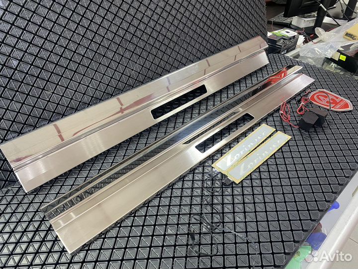 Накладки на пороги салона Mercedes CLK w208