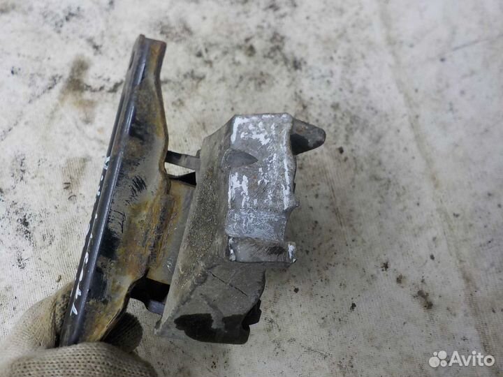 Кронштейн опоры двигателя mitsubishi lancer 10