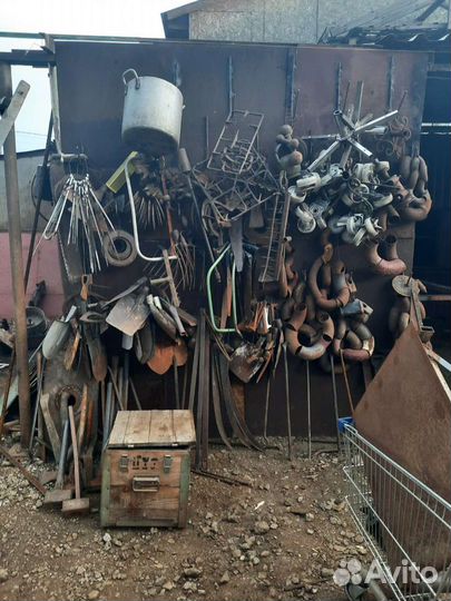 Старинный угольный утюг