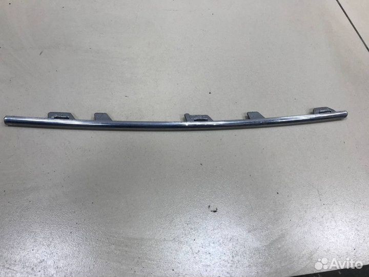 Молдинг решетки радиатора левый Volkswagen Polo