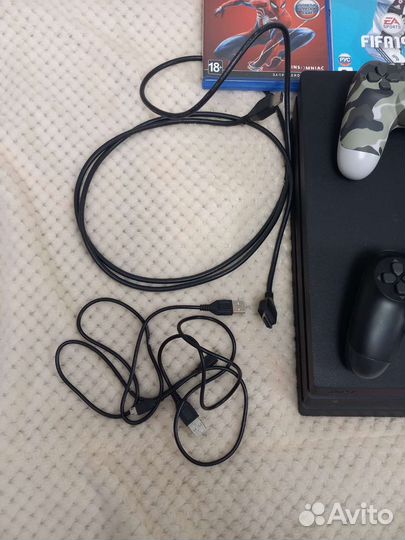 Игровая приставка ps4 pro