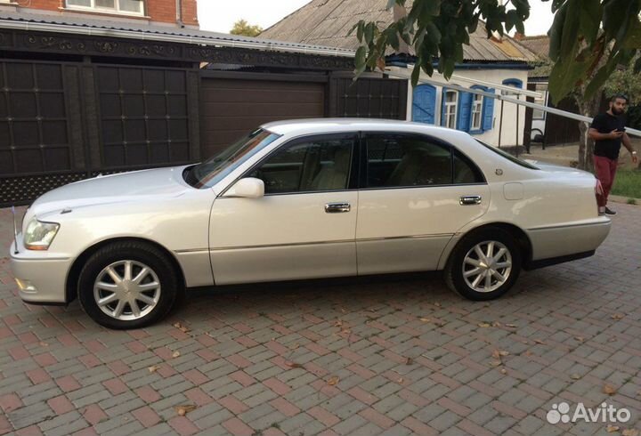 В разборе Toyota Crown Majesta s170 2003 год