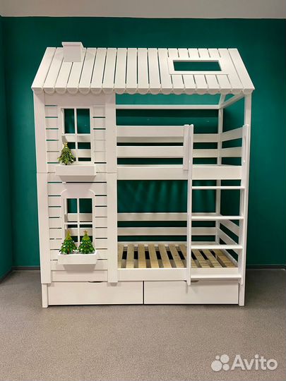 Двухъярусная кровать