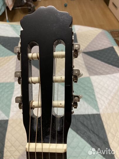 Акустическая гитара