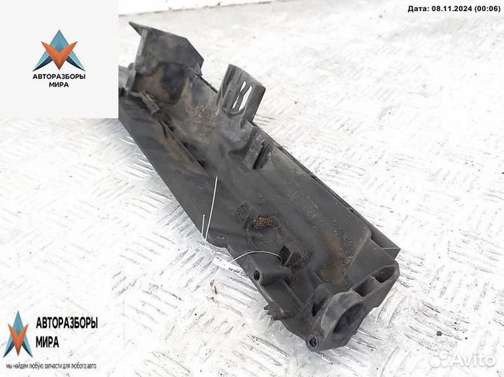 Кронштейн радиатора BMW 1 E81/E82/E87/E88 рест