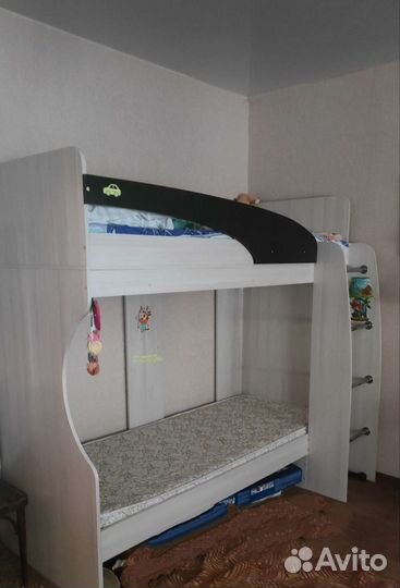 Кровать двухьярусная