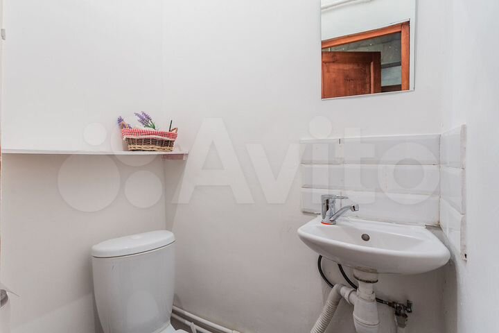 Комната 18 м² в 8-к., 2/5 эт.