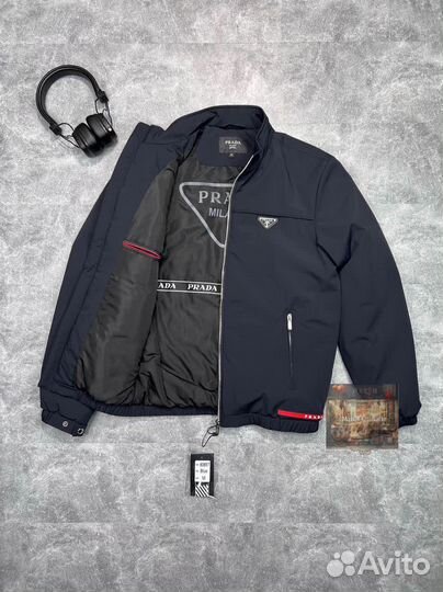 Лёгкая куртка Prada бомбер