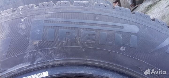 Pirelli Ice Zero 215/65 R17