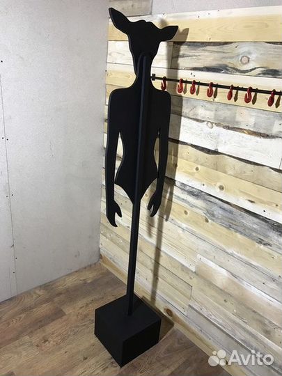 Вешалка декоративная