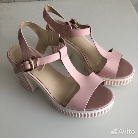 Босоножки женские на каблуке