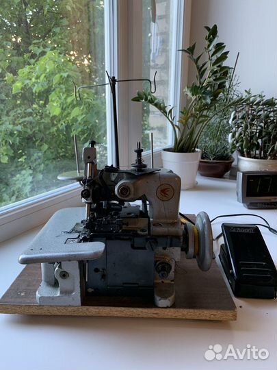 Швейная машинка оверлок бу
