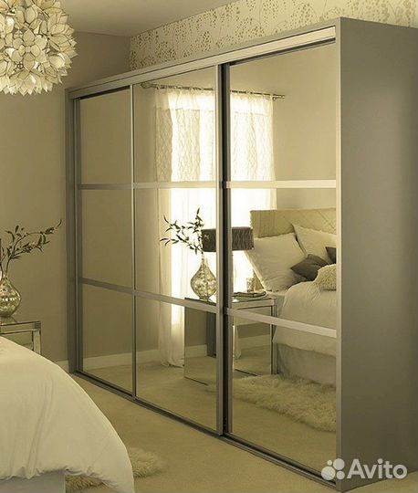 Шкаф с зеркалом