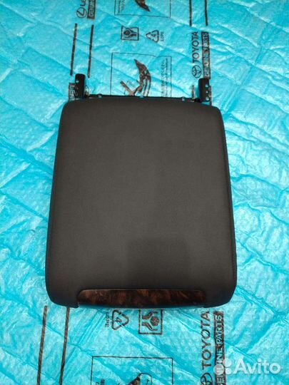 Подлокотник Land Cruiser 200 2012-2015 Новый