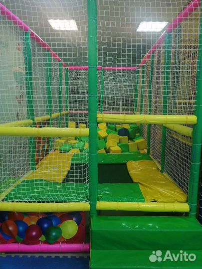 Батут с кубиками и ямой