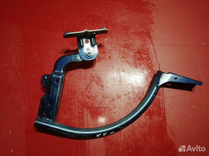 Петля крышки багажника правая Ford Focus 3 2013